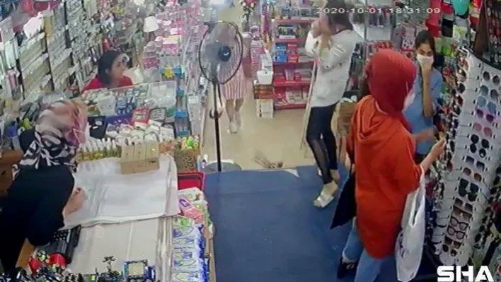 Alışveriş yapmak için gittiği mağazada beğendiği avize kafasına düştü