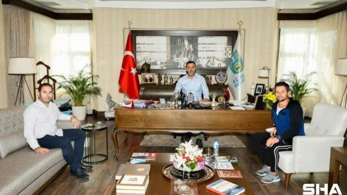 Güraslan ve Güriz'den, Yılmaz'a ziyaret