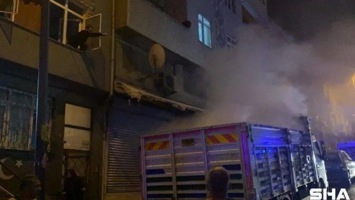 (Özel) Sigara izmaritinden çıkan yangına hortumlu ve kovalı müdahale kamerada