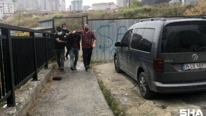 Polisin şüphelendiği motosiklet sürücüsü uyuşturucu kuryesi çıktı