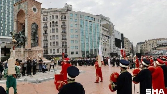 Taksim'de İstanbul'un Kurtuluşu'nun 96. yıl dönümü için tören