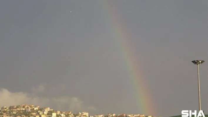 Yağmur sonrası oluşan gökkuşağı kendine hayran bıraktı