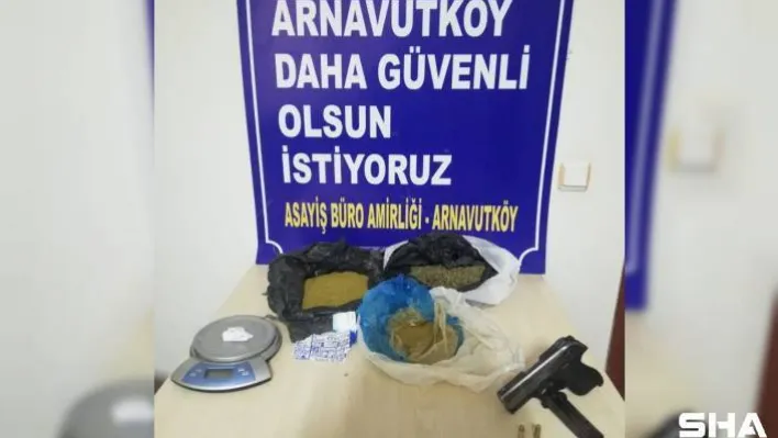 Arnavutköy'de operasyon yapılan evden 1,5 kilo uyuşturucu madde çıktı