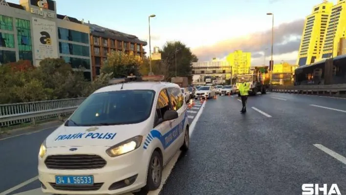 Avcılar'da otomobil köprüden uçtu: 1'i ağır 3 yaralı