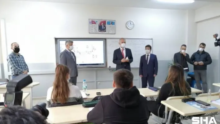 Çekmeköy'de YKS'ye hazırlanan öğrencilere dijital dershane desteği