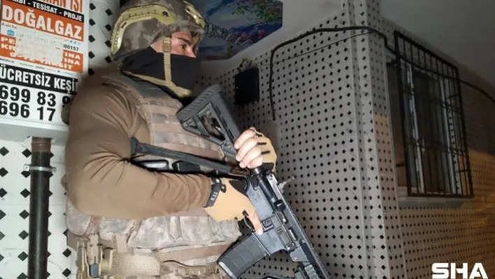 İstanbul'da gece yarısı 11 ilçede eş zamanlı DEAŞ operasyonu:17 gözaltı