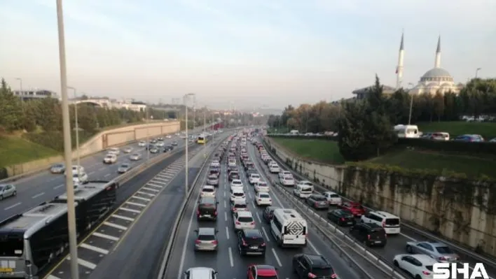 Kısıtlama sonrası 15 Temmuz Şehitler Köprüsü'nde trafik yoğunluğu