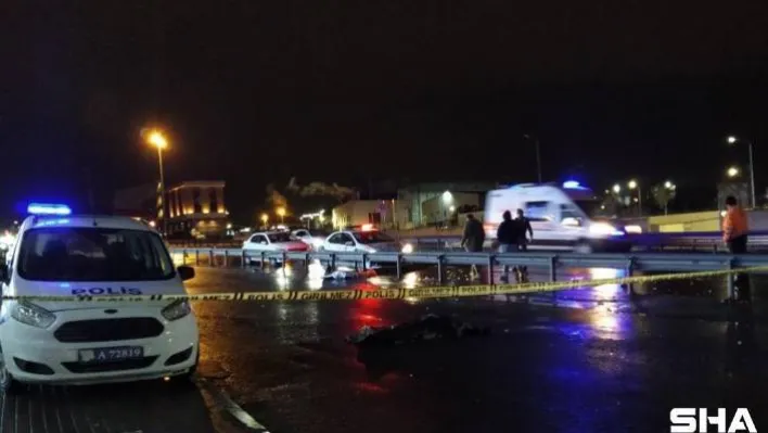 Otomobil bariyere çarptı, araç içindeki yolcu yan yola fırladı: 1 ölü, 2 yaralı