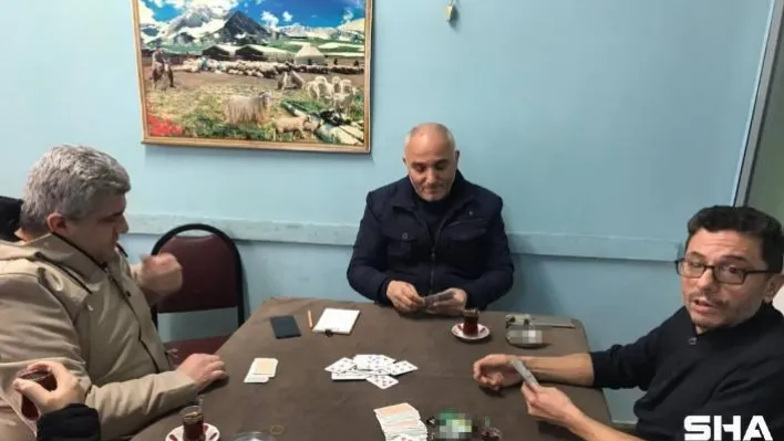 (Özel) Kağıthane polisinden yasağı delen kıraathanelere baskın