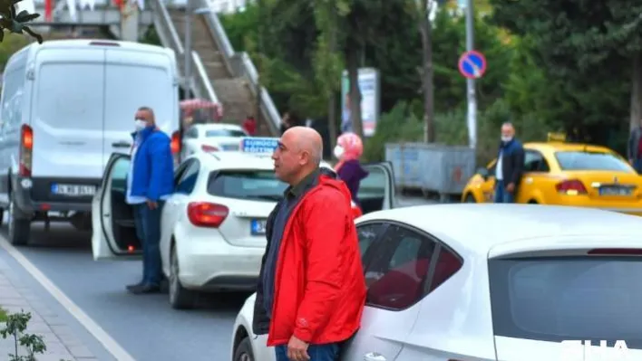 Pandemiyle mücadele eden sağlık çalışanları Ata'sını unutmadı