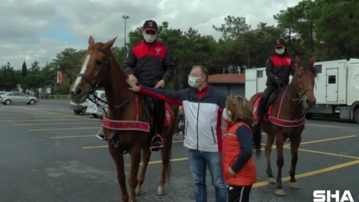 Ümraniye Millet Bahçesi'nde Atlı Polis Timleri korona denetimi yaptı