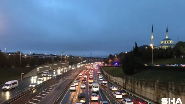 56 saatlik kısıtlama sonrası 15 Temmuz Şehitler Köprüsü'nde trafik yoğunluğu