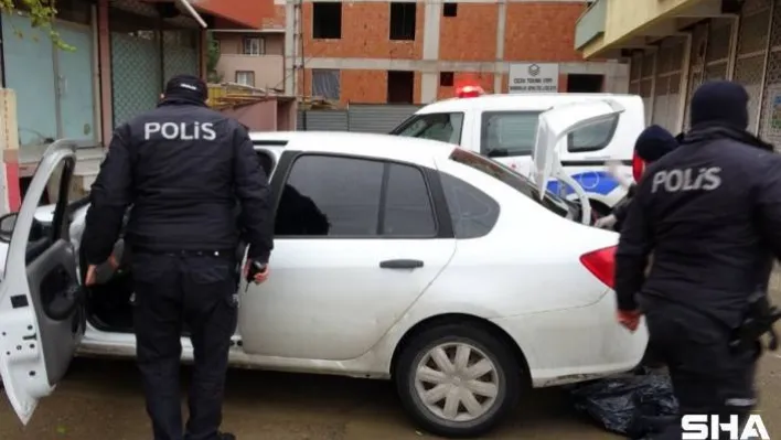 Aranan şahıslar nefes kesen kovalamaca sonucu çalıntı araçla yakalandı