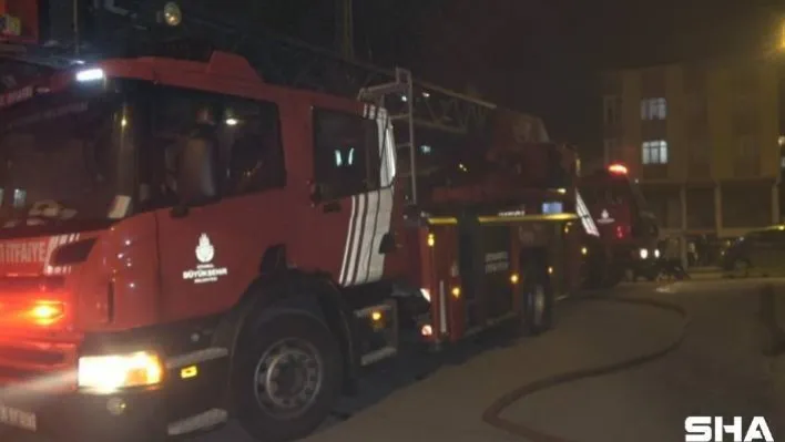 Arnavutköy'de hareketli dakikalar: Sigara izmariti atılan hurdalık yandı