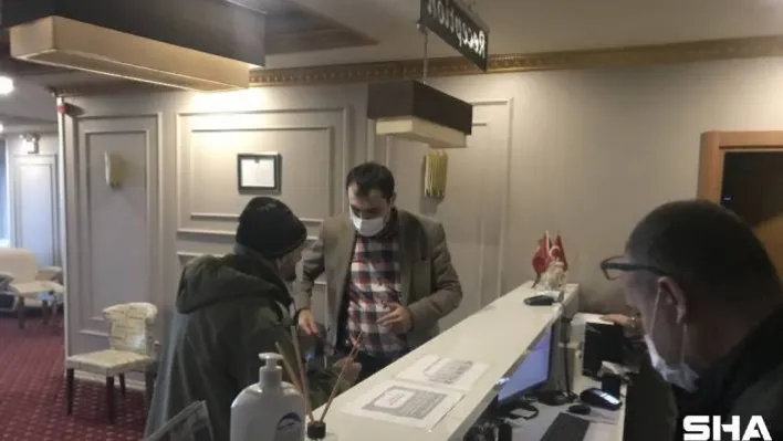 Avcılar'da sokakta kalan yaşlı vatandaşlar otele yerleştirildi