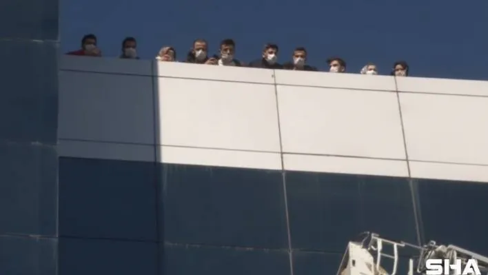 Büyükçekmece'de korkutan iş yeri yangını: 1 yaralı