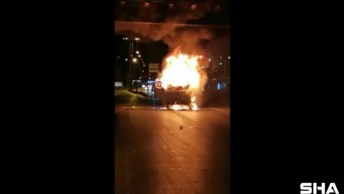 E-5 Karayolu'nda alev alev yanan kamyonet kamerada