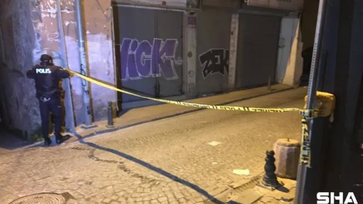 Fatih'te bıçaklı kavga: Dehşet anları kamerada