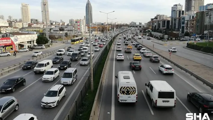 İstanbul'da 56 saatlik sokak kısıtlaması öncesi yoğunluk