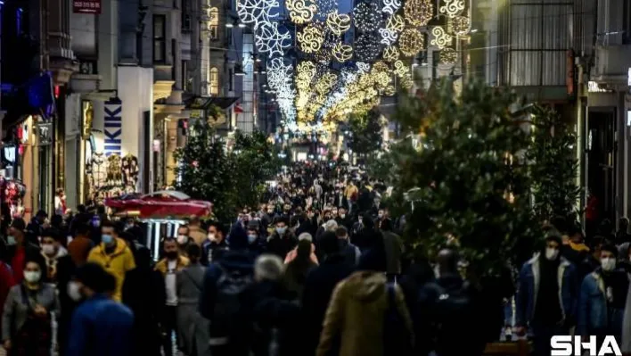 İstiklal Caddesi'nde kısıtlama öncesi korkutan kalabalık