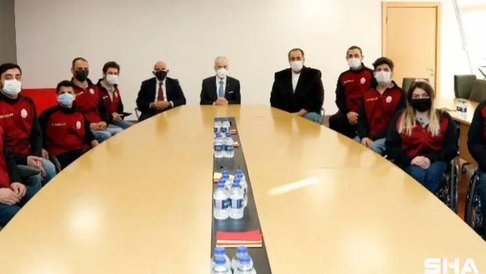 Mustafa Cengiz, Tekerlekli Sandalye Basketbol Takımı ile bir araya geldi