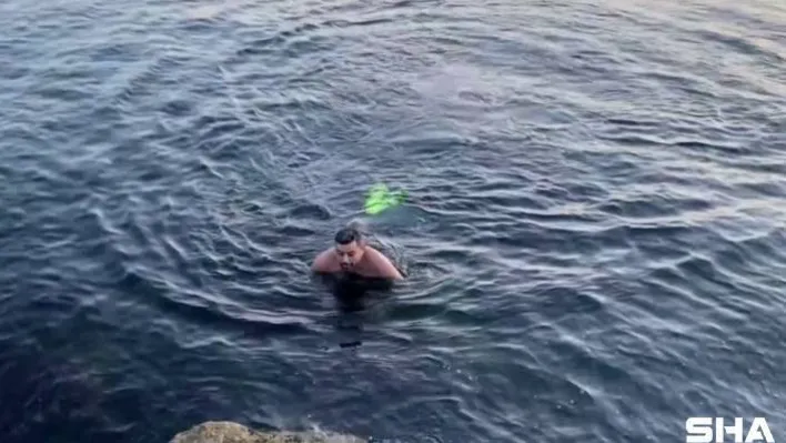 (Özel) İstanbul'da Aralık ayında günbatımına karşı deniz keyfi