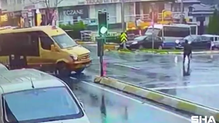 (Özel) Kadının kulağının koptuğu minibüs dehşeti kamerada