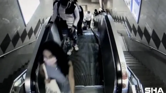 (Özel) Taksim Metrosu'nda organize yankesicilik kamerada