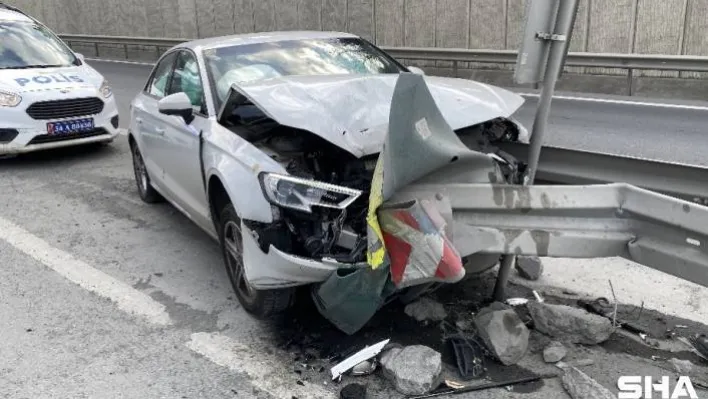 TEM Otoyolu'nda otomobil bariyerlere ok gibi saplandı