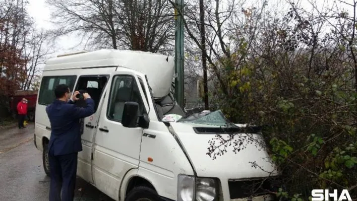 Şile'de minibüs ile kamyonet çarpıştı: 8 yaralı