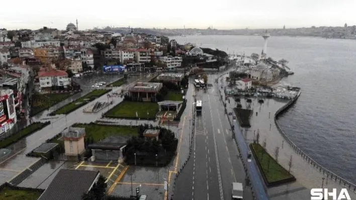 Sokağa çıkma kısıtlamasında boş kalan Kadıköy ve Üsküdar Meydanı havadan görüntülendi