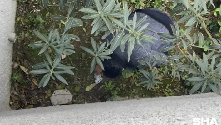 Torbacıların bıçaklı kavgasına polisin suçüstü baskını kamerada