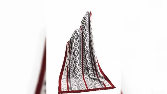 Yılbaşı için ev ve sofra dekorasyon ürünleri satışa sunuldu