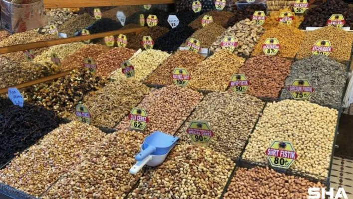 Yılbaşında uygulanacak sokağa çıkma kısıtlaması öncesi vatandaşlar alışverişe başladı