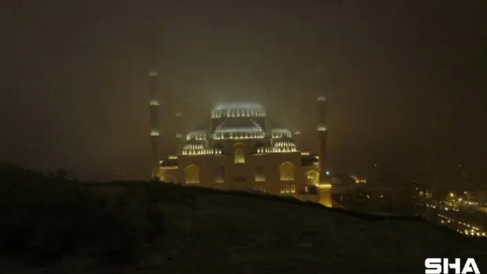 Beyaz bürünen Çamlıca Camii havadan görüntülendi