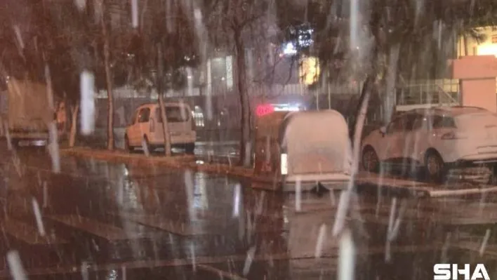 İstanbul Avrupa Yakası'nda kar yağışı etkili olmaya başladı