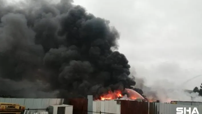 İstanbul Tuzla'da fabrika bahçesinde korkutan yangın