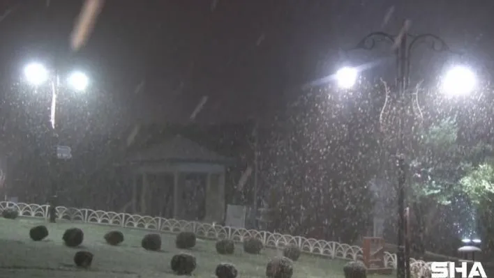 İstanbulda beklenen kar yağışı etkili oldu lapa lapa kar yağdı