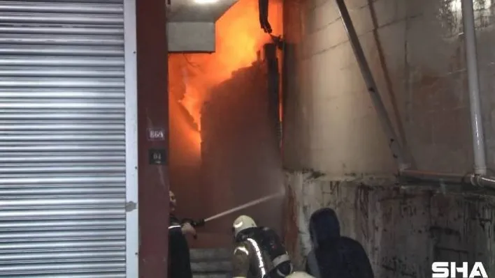 Kağıthane'de oto yıkama merkezinde çıkan yangın paniğe yol açtı