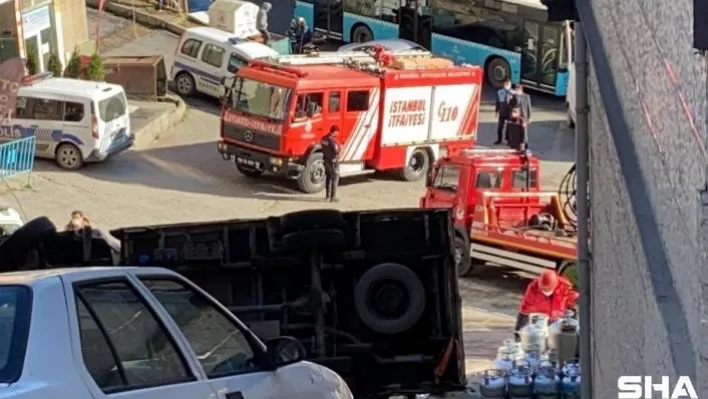 Kamyonet devrildi, gaz dolu tüpler sokağa saçıldı