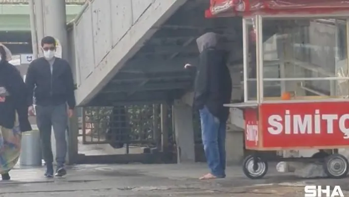 (Özel)Dilenci çocukların çıplak ayak oyunu kamerada