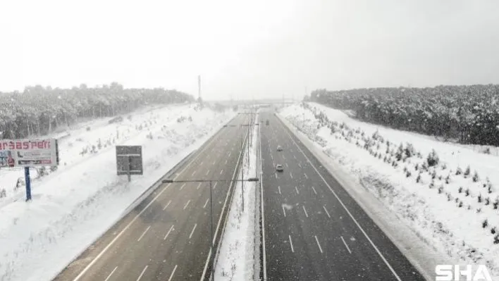 (ÖZEL) İstanbul'da lapa lapa kar yağışı havadan böyle görüntülendi