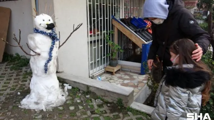 (Özel) Kartal'da kardan adamı çalınan küçük kıza sürpriz