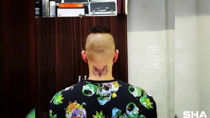 (Özel) Taksim'de dövme yaptırdığı kadının telefonunu çalan hırsız kamerada