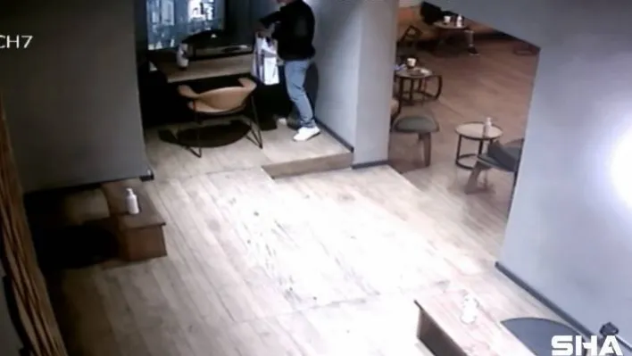 (Özel) Taksim'de genç kıza kafeteryada hırsızlık şoku