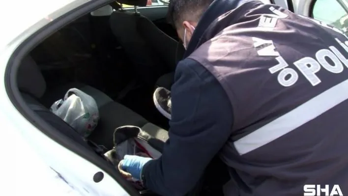 Polisin şok uygulamasına takılan hırsızlar çaldıkları araçları bırakıp kaçtı