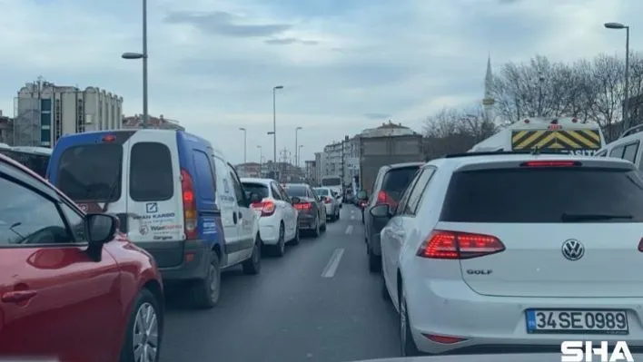 Sokağa çıkma kısıtlamasına rağmen Avcılar'da şaşırtan trafik