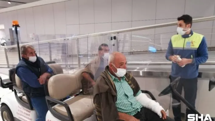 Somali'deki terör saldırısında hayatını kaybeden Türk işçilerin cenazesi Türkiye'ye getirildi