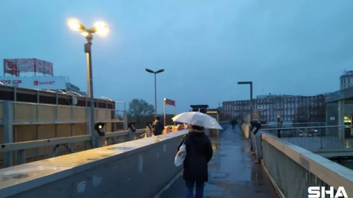 Yeni yılın ilk günü İstanbullular güne yağmurla uyandı