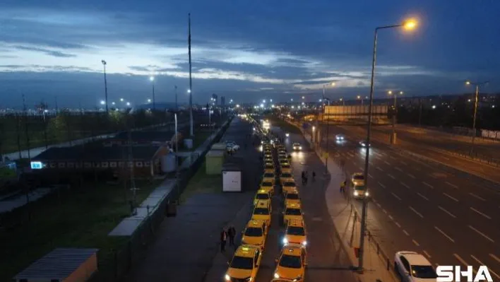 Yenikapı'daki taksimetre kuyruğu akşam da devam etti